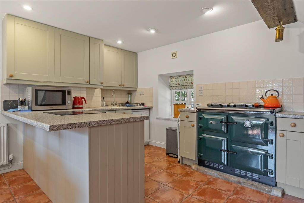 Property photo 3 of 11