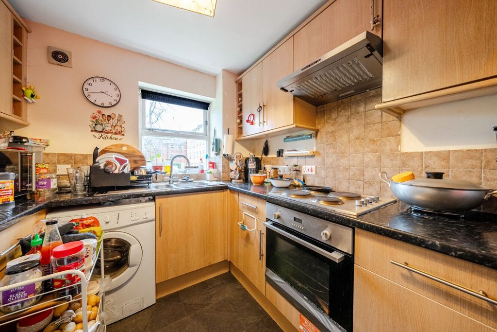 Property photo 2 of 14 Picture No. 12