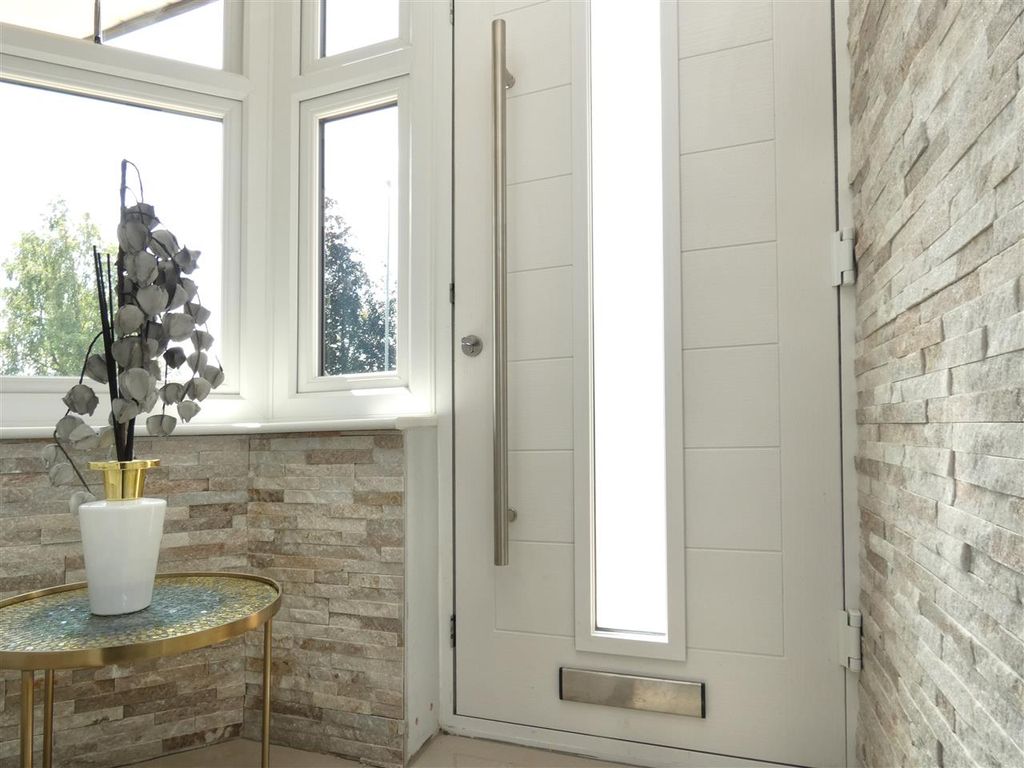 Property photo 3 of 31 Entrance Porch