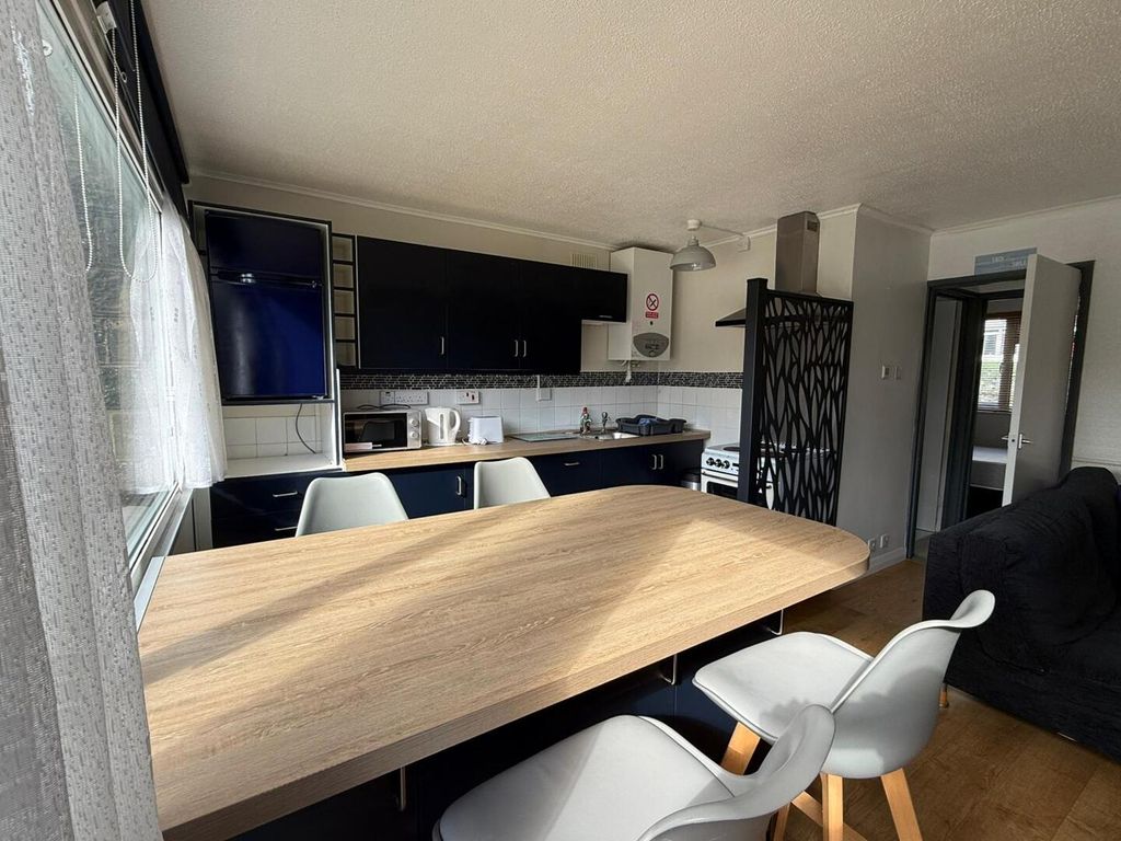 Property photo 2 of 6 Kitchen