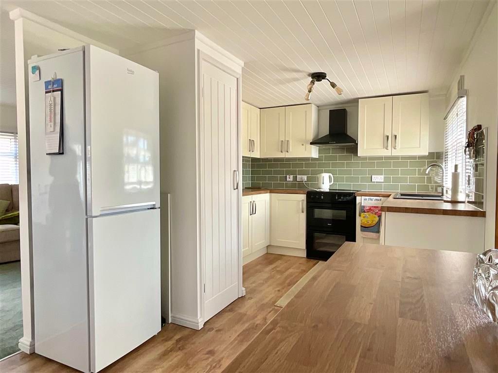 Property photo 2 of 11 Kitchen