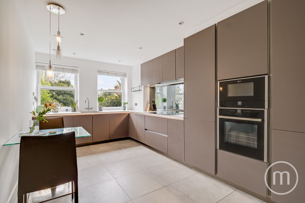 Property photo 2 of 14 5077274