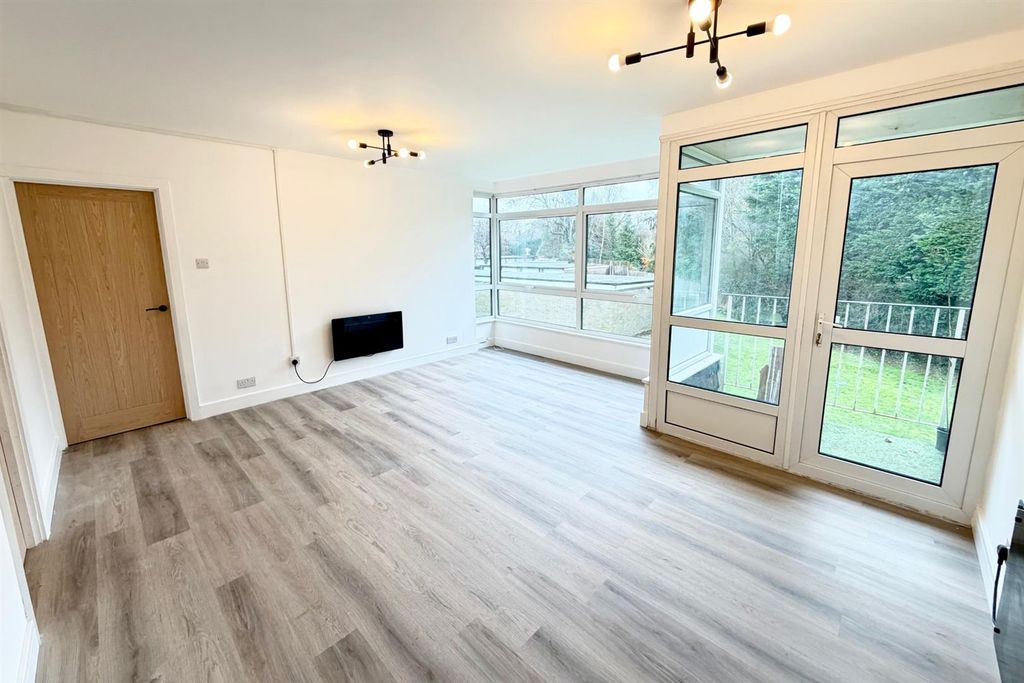 Property photo 3 of 9 Lounge.Jpg