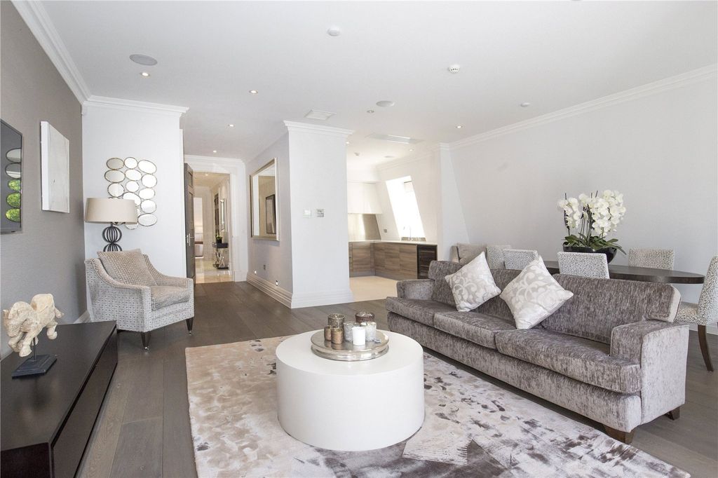 Property photo 3 of 13 Reception