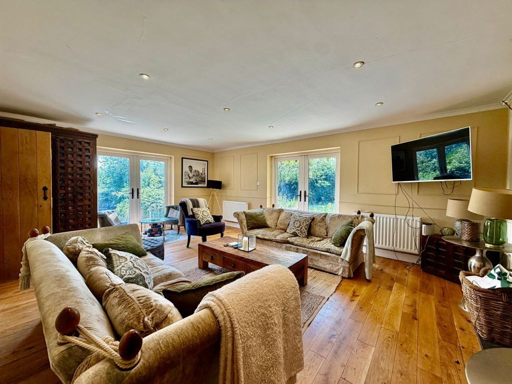 Property photo 2 of 26