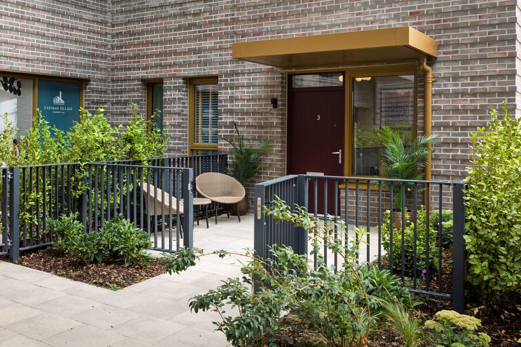 Property photo 2 of 10 Entrance