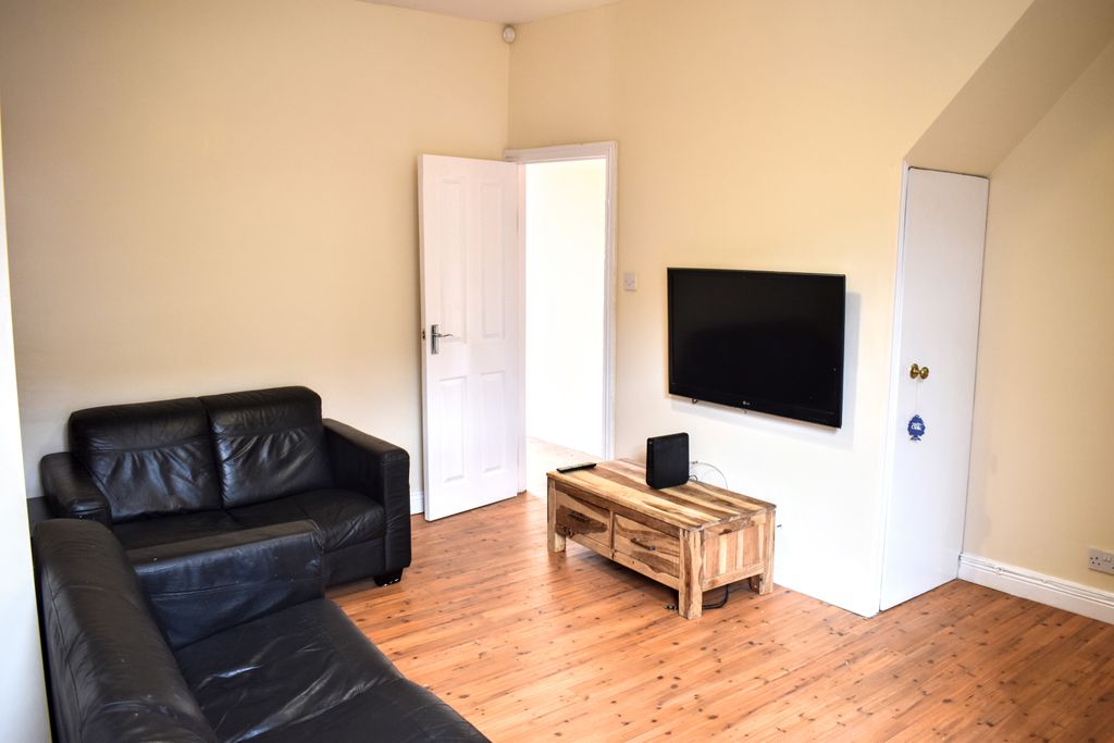 Property photo 1 of 11 Lounge