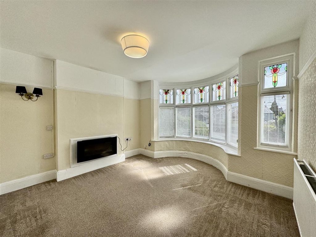 Property photo 2 of 17 Lounge