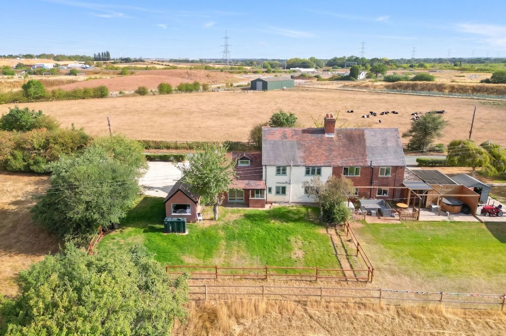 Property photo 2 of 32