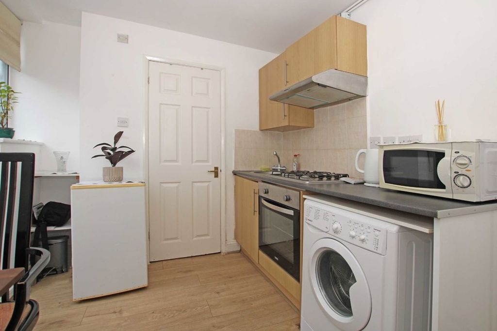 Property photo 1 of 2