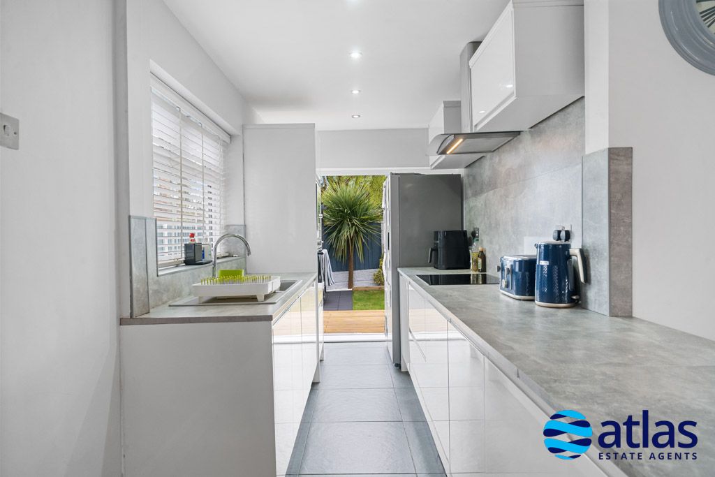 Property photo 3 of 27 Kitchen