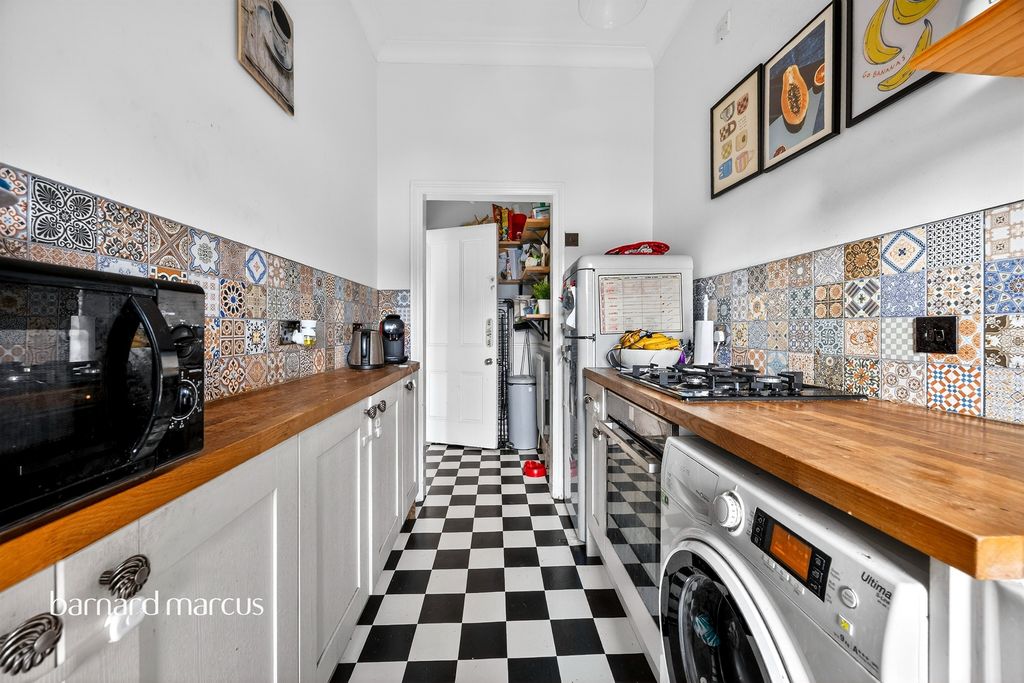 Property photo 3 of 14