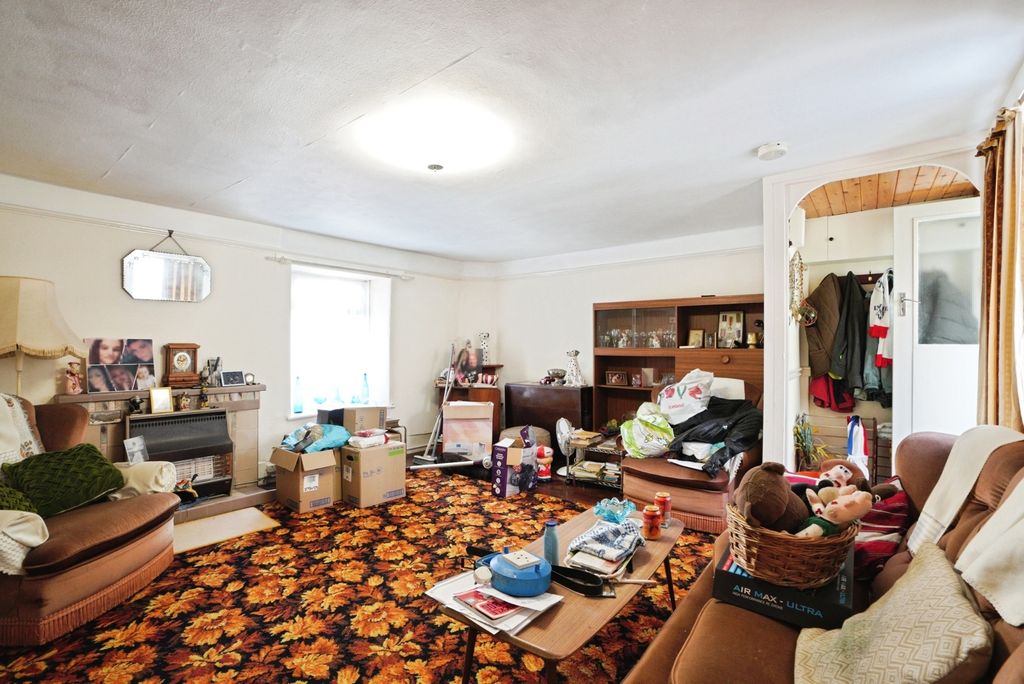 Property photo 2 of 17 Photo