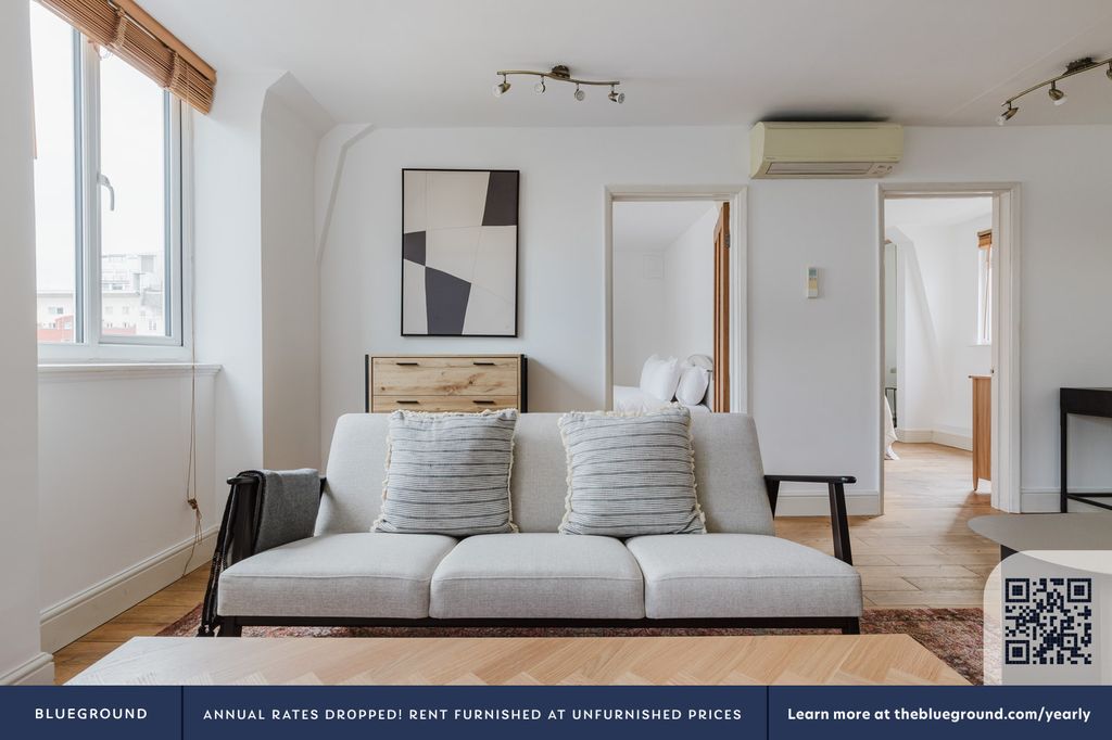 Property photo 3 of 26 Living Room