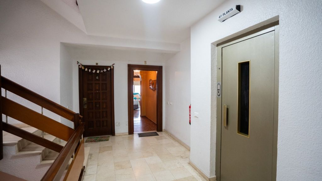 Property photo 2 of 34