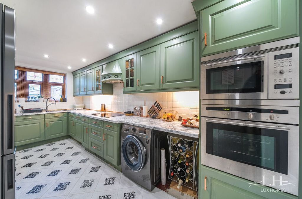 Property photo 1 of 24