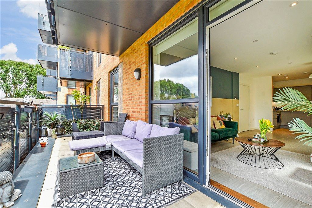 Property photo 1 of 20 Balcony / Terrace