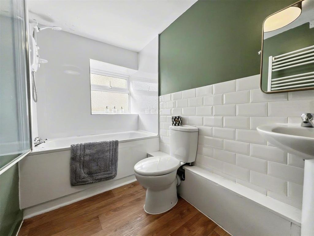 Property photo 3 of 12 Bathroom