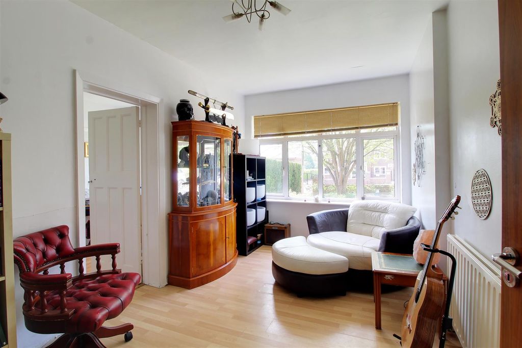 Additional image 9 of 5 bed detached house for saleMymms Drive, Brookmans Park AL9