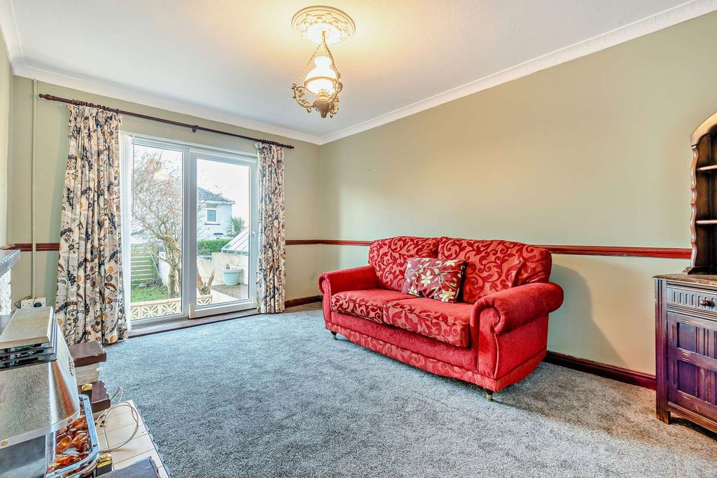 Property photo 2 of 25