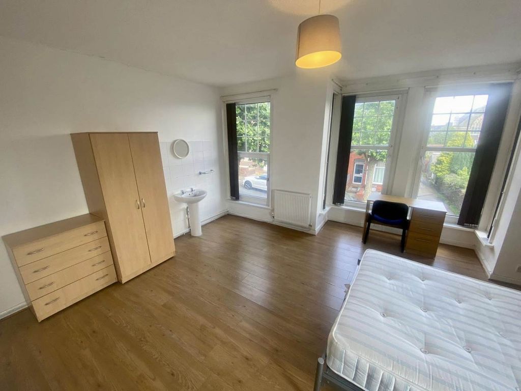 Property photo 2 of 12 728108E0-Ddb6-433B-91F8-05B8Bd378E7F