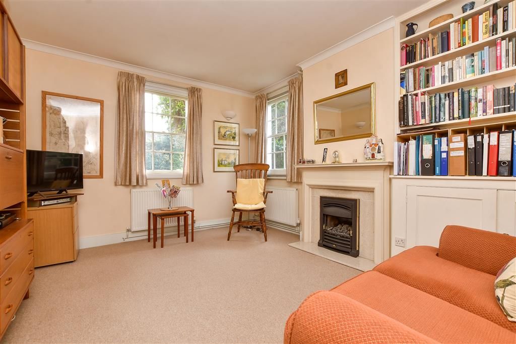 Property photo 2 of 14 Sitting Room