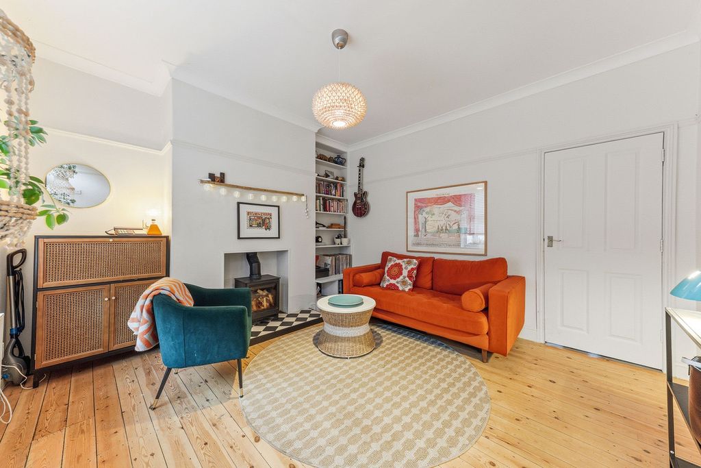 Property photo 2 of 20