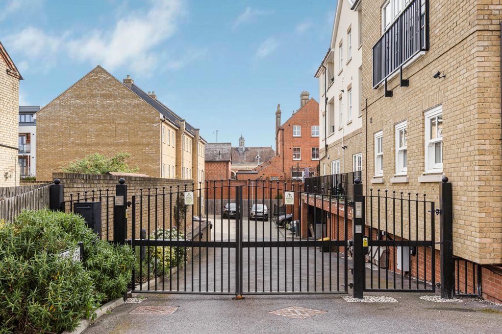 Property photo 1 of 30