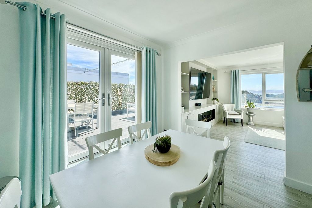 Additional image 8 of 3 bed flat for salePenthouse, West Cliff Road, West Cliff, Bournemouth BH4