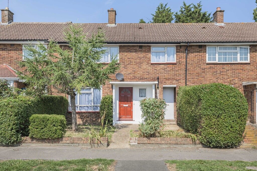 Property photo 1 of 16 Front Garden