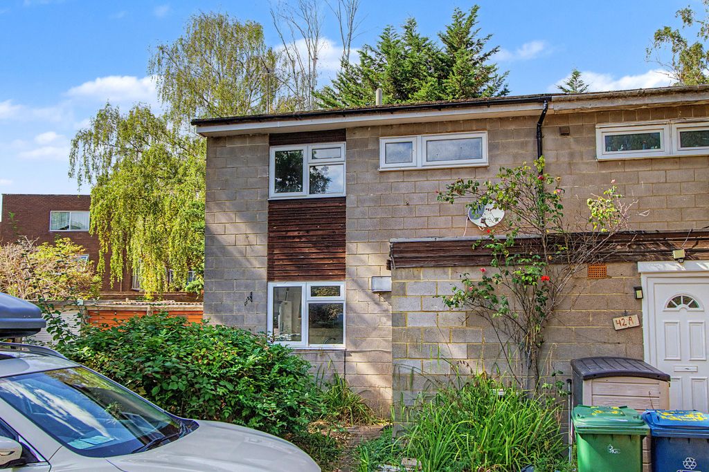 Property photo 2 of 19 42 Antoneys Close, Pinner, Middlesex Ha5 3Lp
