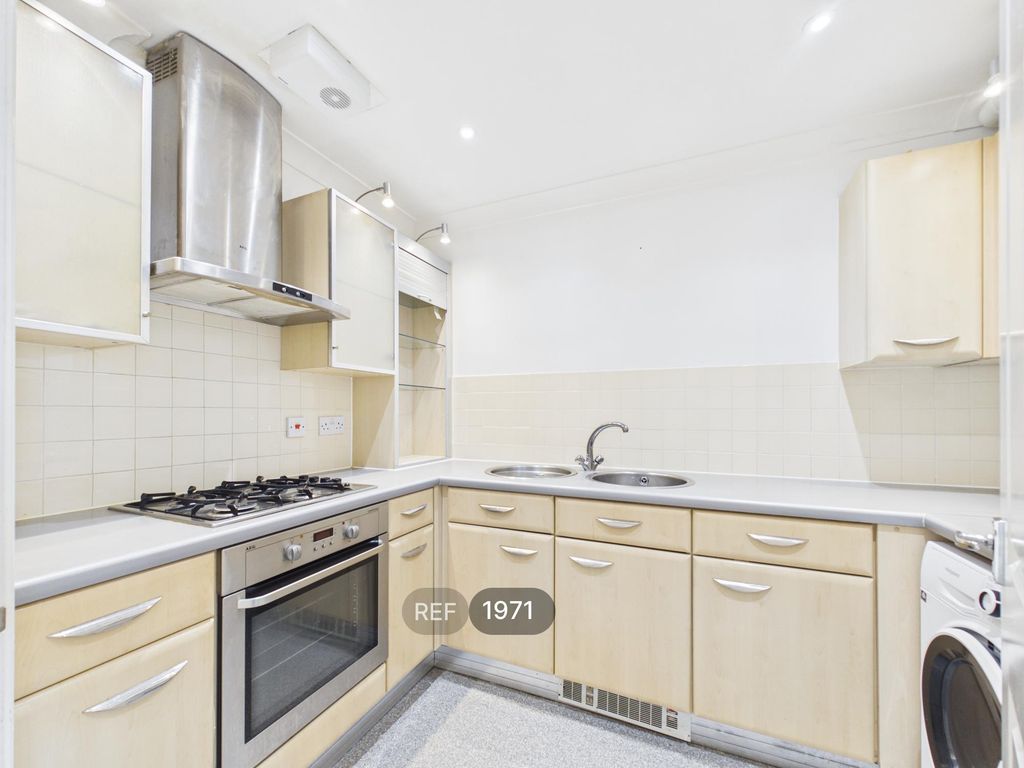 Property photo 3 of 6 Kitchen