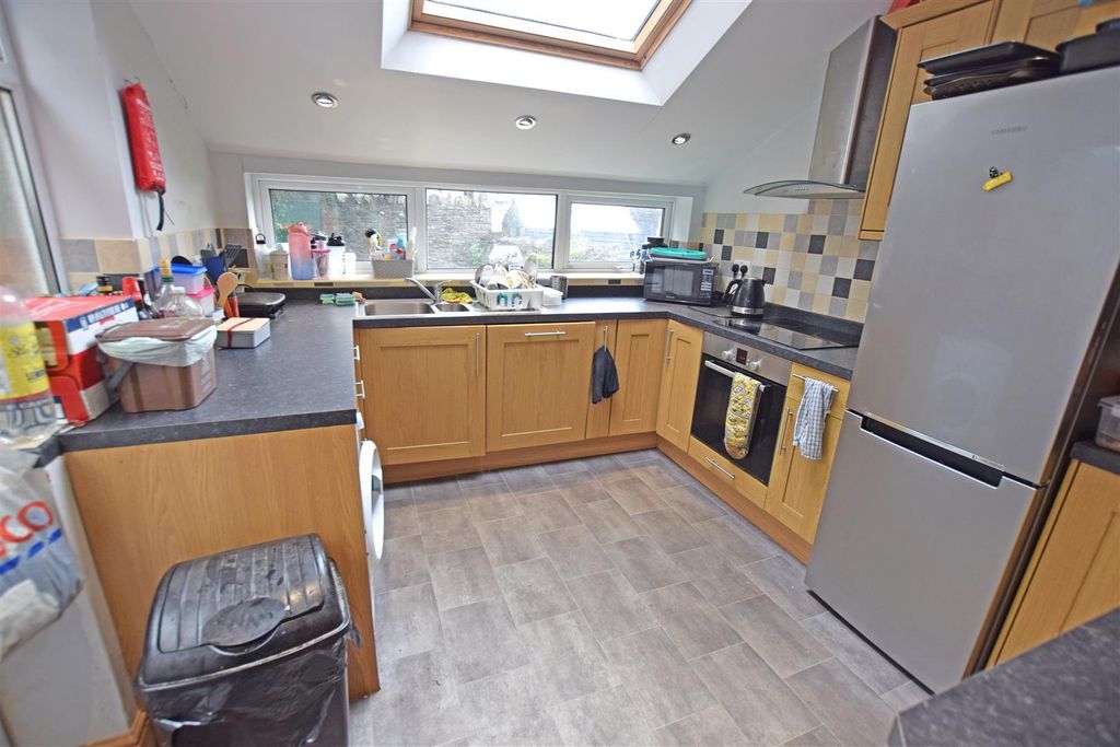 Property photo 3 of 12 Kitchen.Jpg
