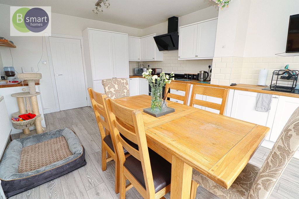 Property photo 3 of 22 Img_2570