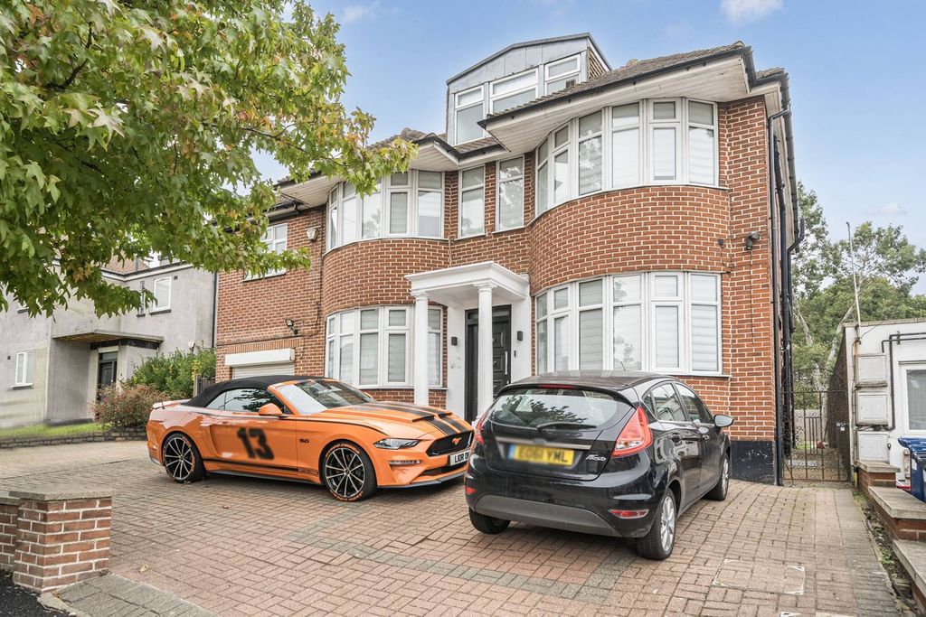 Property photo 2 of 21