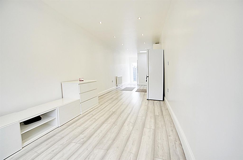 Property photo 2 of 4 Annexe, Church Road (4).Jpg