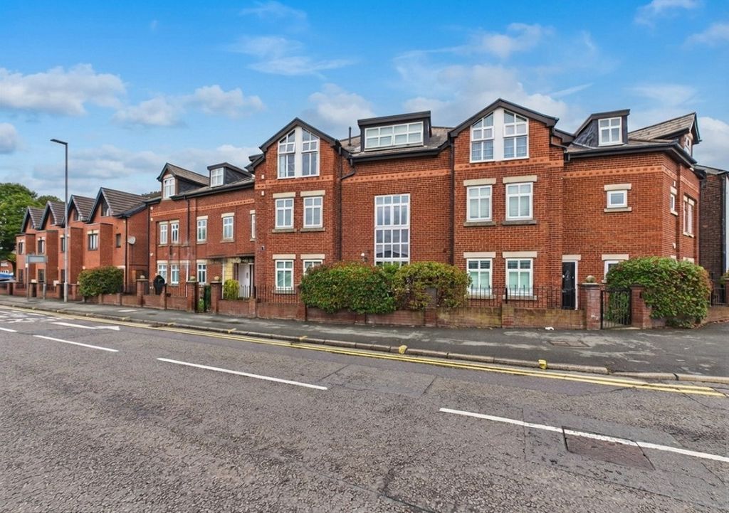 Property photo 1 of 17 Worsley View