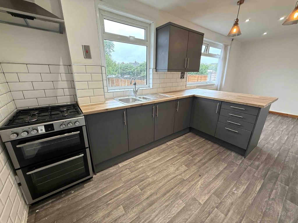 Property photo 2 of 15 Kitchen / Dining Room