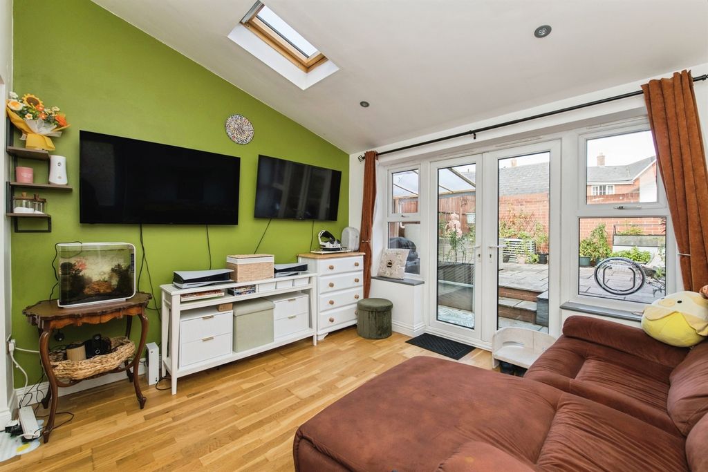 Property photo 3 of 14
