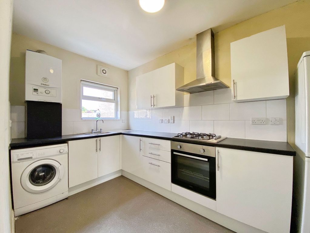 Property photo 2 of 7 Kitchen