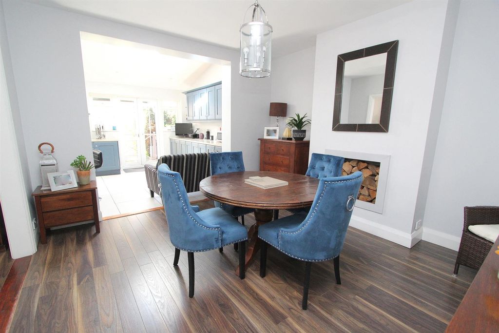 Property photo 3 of 33 Din.Jpg
