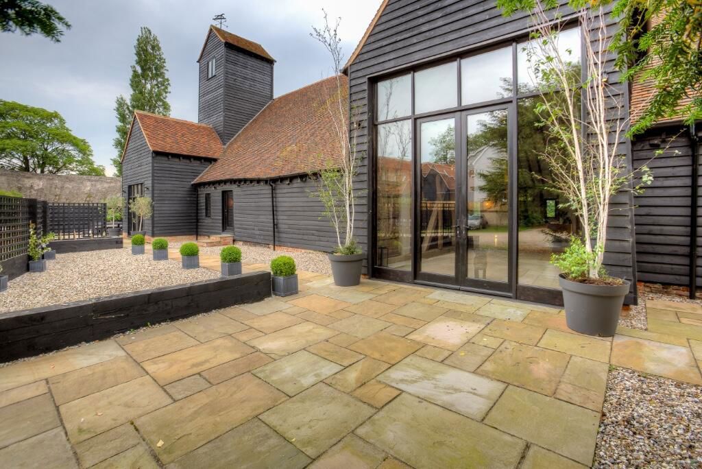 Property photo 1 of 32