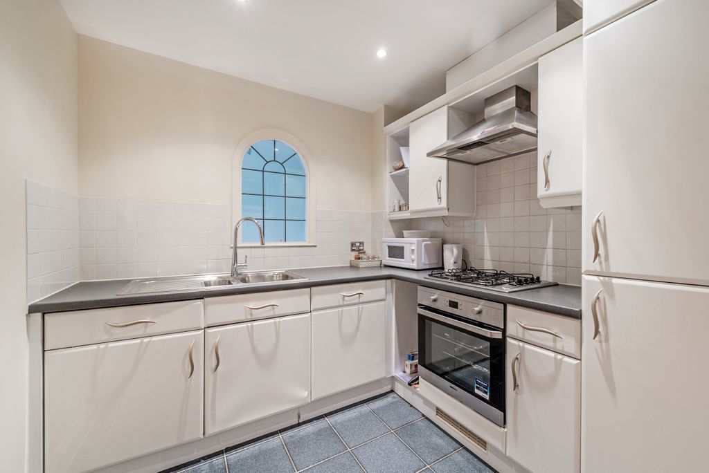 Property photo 2 of 8 Kitchen