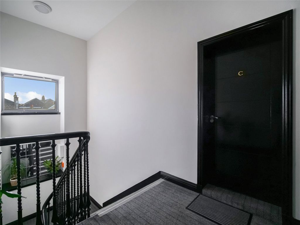 Property photo 2 of 25 Picture No. 27