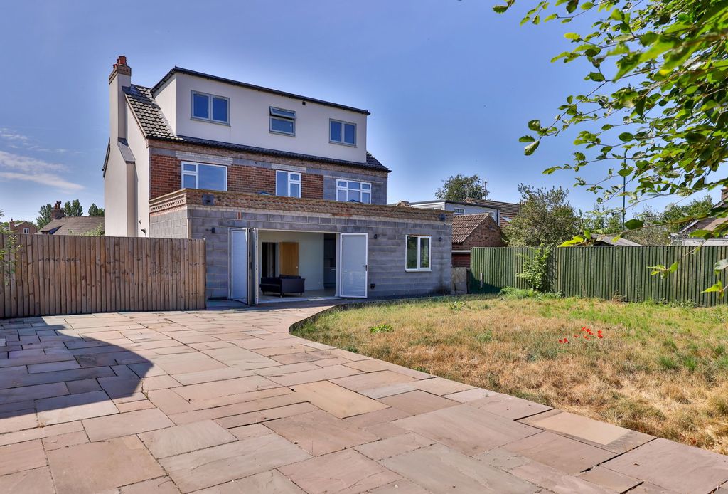 Property photo 3 of 36