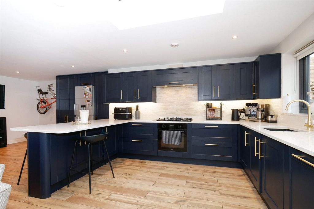 Property photo 3 of 24 Picture No. 12