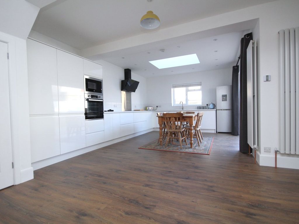 Property photo 3 of 35