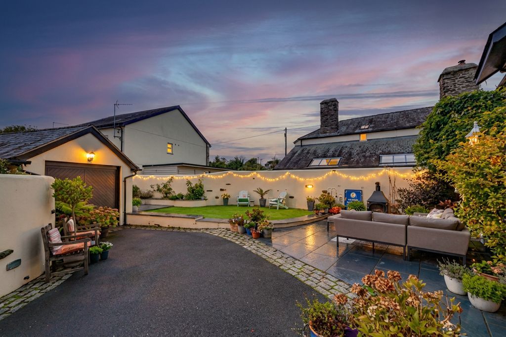 Property photo 2 of 27