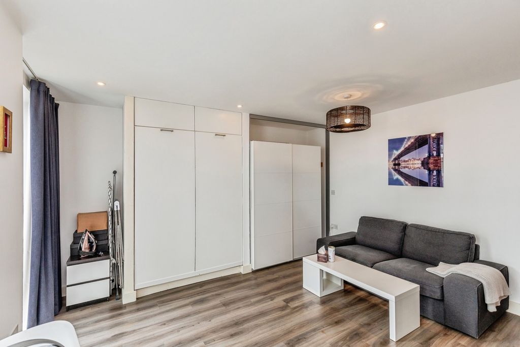 Property photo 3 of 7 Pbox-Img.Jpg