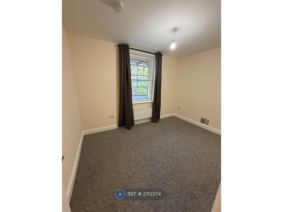 Property photo 3 of 7 Bedroom